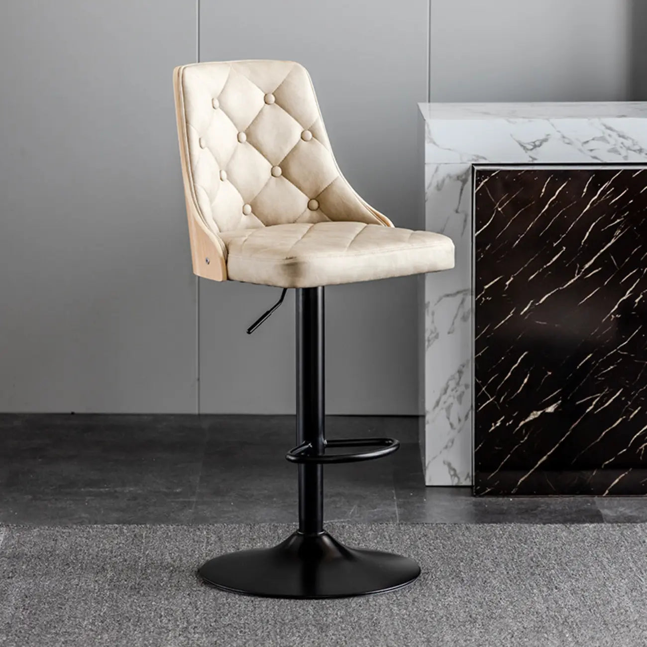 Tabouret de bar moderne réglable en cuir capitonné avec dossier haut