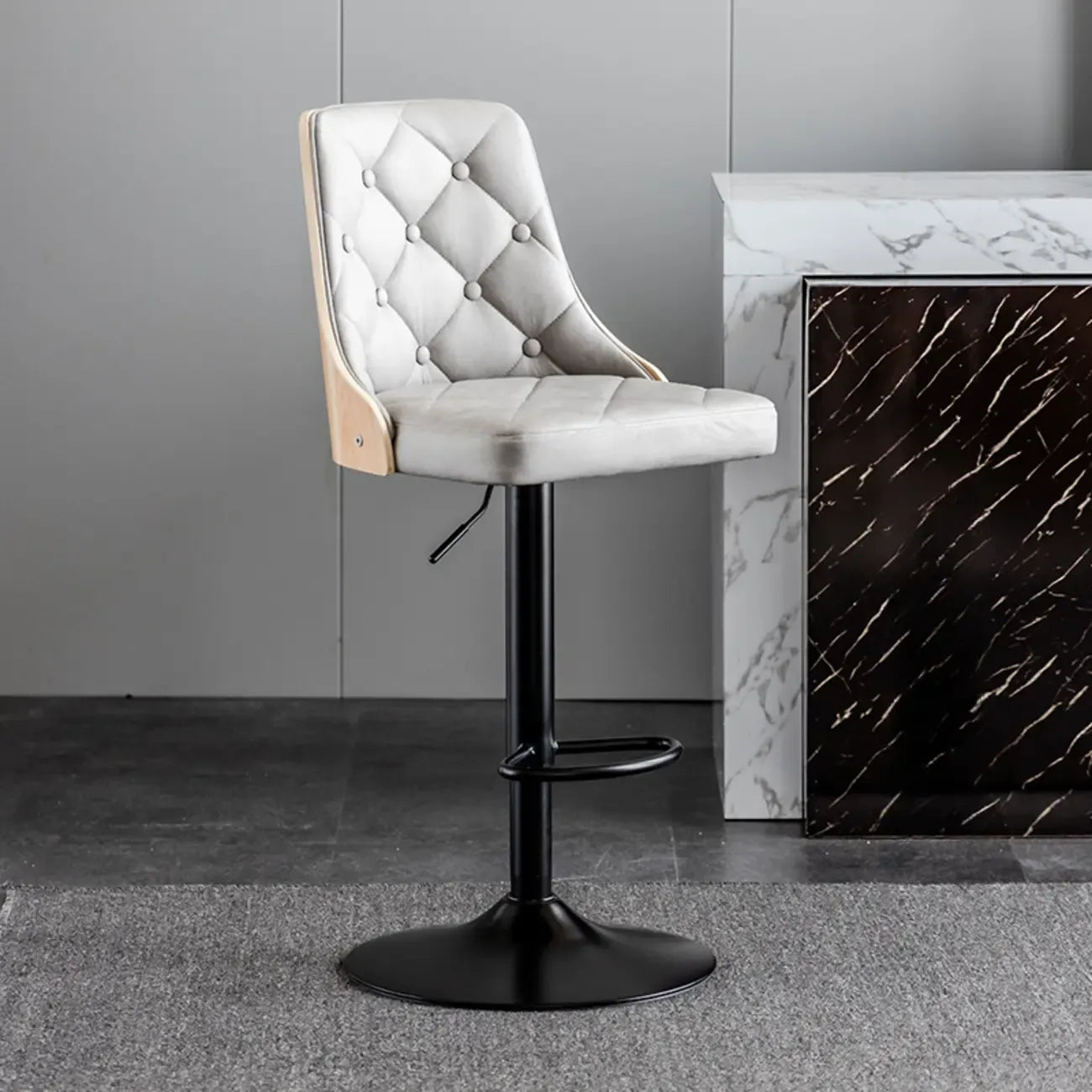 Tabouret de bar moderne réglable en cuir capitonné avec dossier haut