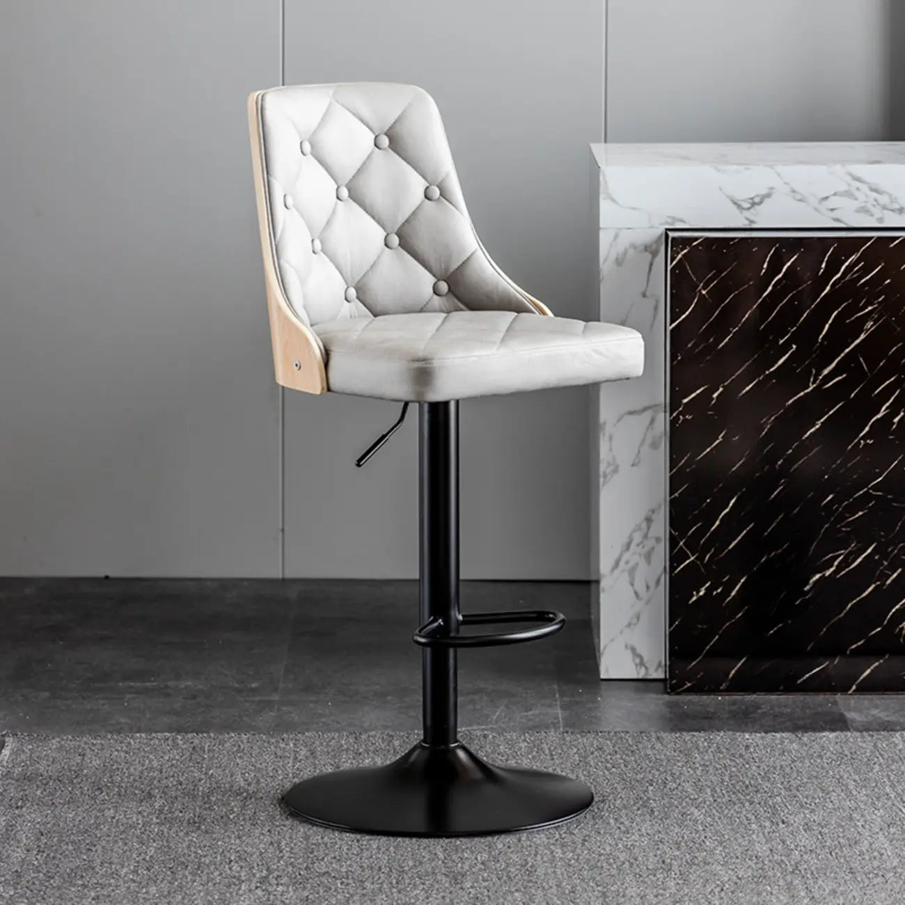Tabouret de bar moderne réglable en cuir capitonné avec dossier haut
