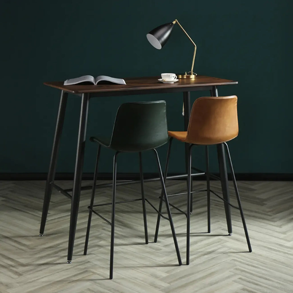 Tabouret de bar industriel en cuir avec structure métallique et repose-pieds