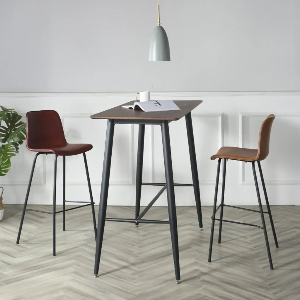 Tabouret de bar industriel en cuir avec structure métallique et repose-pieds