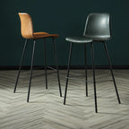 Tabouret de bar industriel en cuir avec structure métallique et repose-pieds