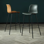 Tabouret de bar industriel en cuir avec structure métallique et repose-pieds
