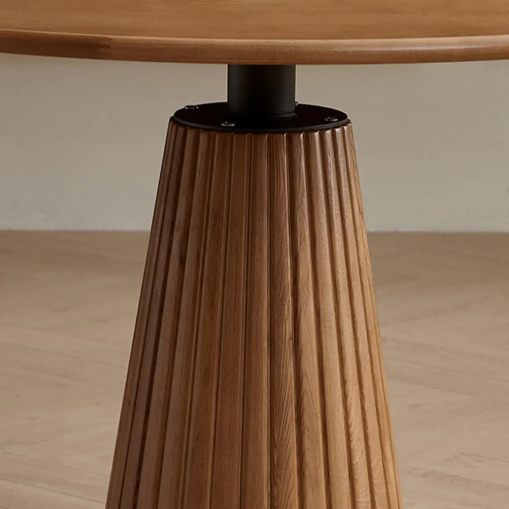 Table de salle à manger ronde en frêne naturel au style épuré