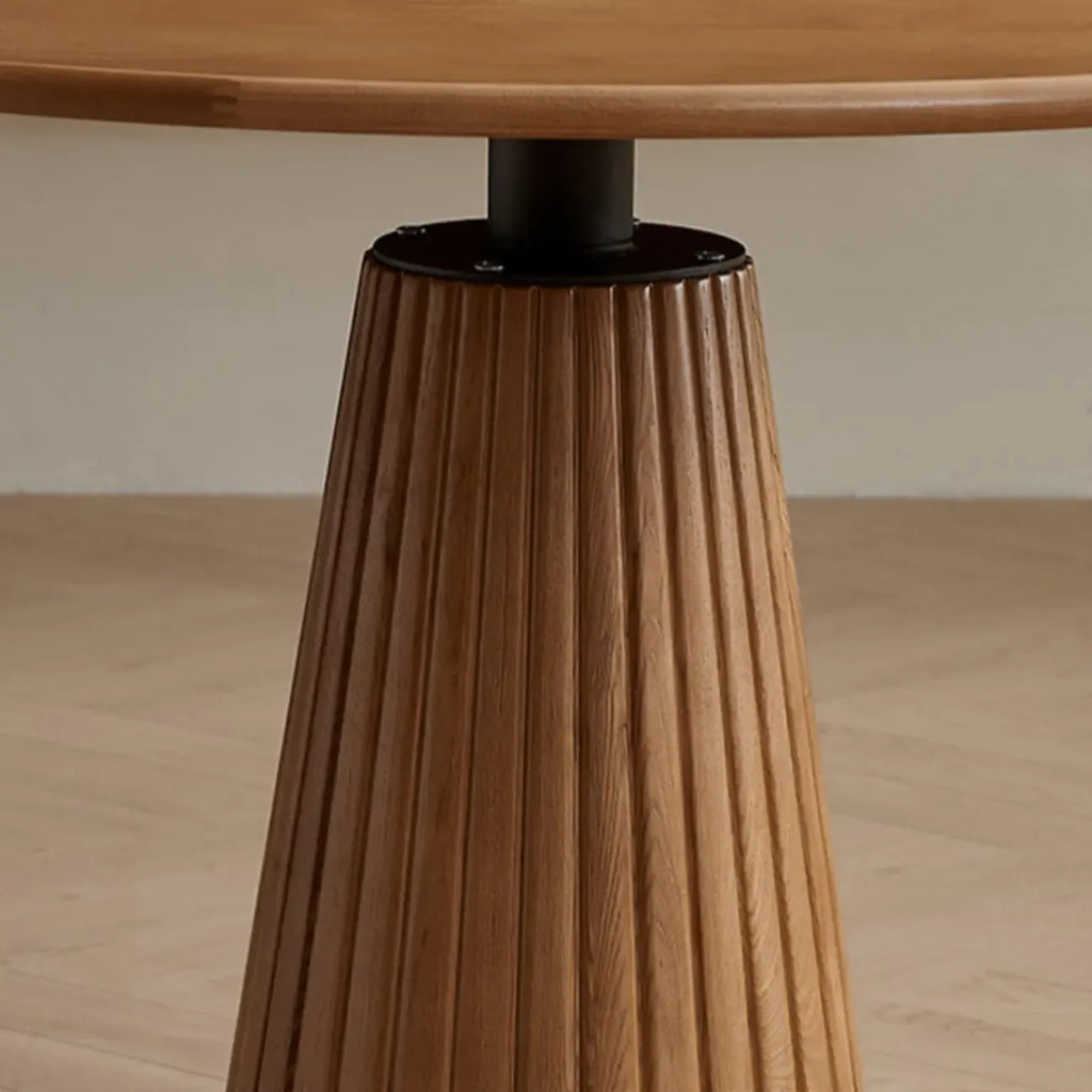Table de salle à manger ronde en frêne naturel au style épuré
