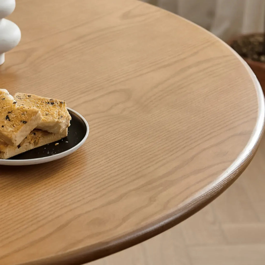 Table de salle à manger ronde en frêne naturel au style épuré