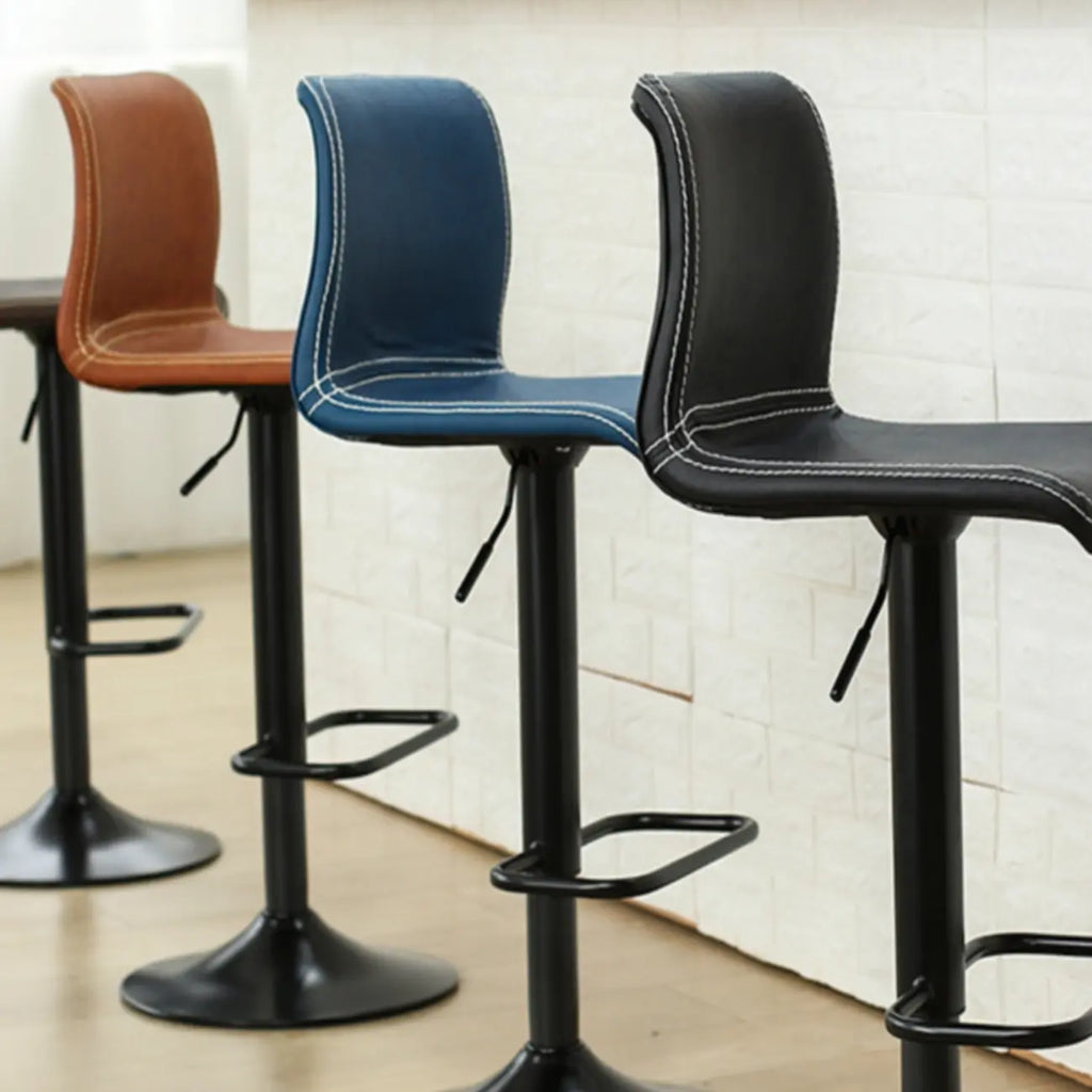 Tabourets de bar élégants en cuir, dossier bas, pivotants et réglables