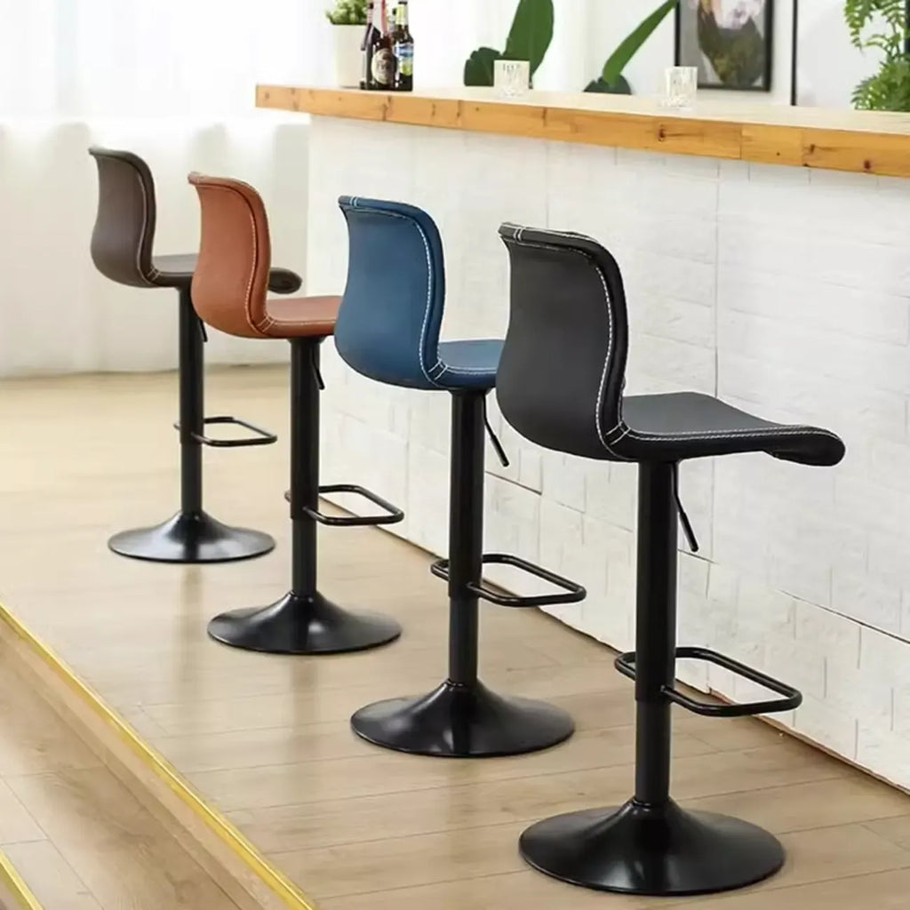 Tabourets de bar élégants en cuir, dossier bas, pivotants et réglables