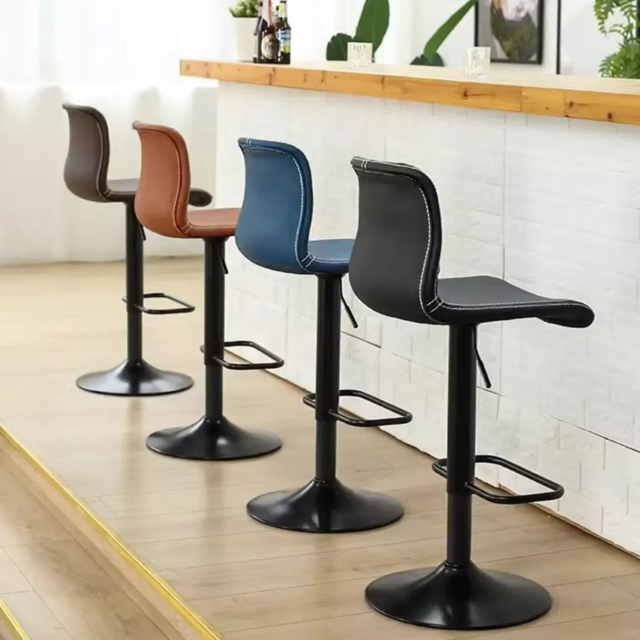 Tabourets de bar élégants en cuir, dossier bas, pivotants et réglables