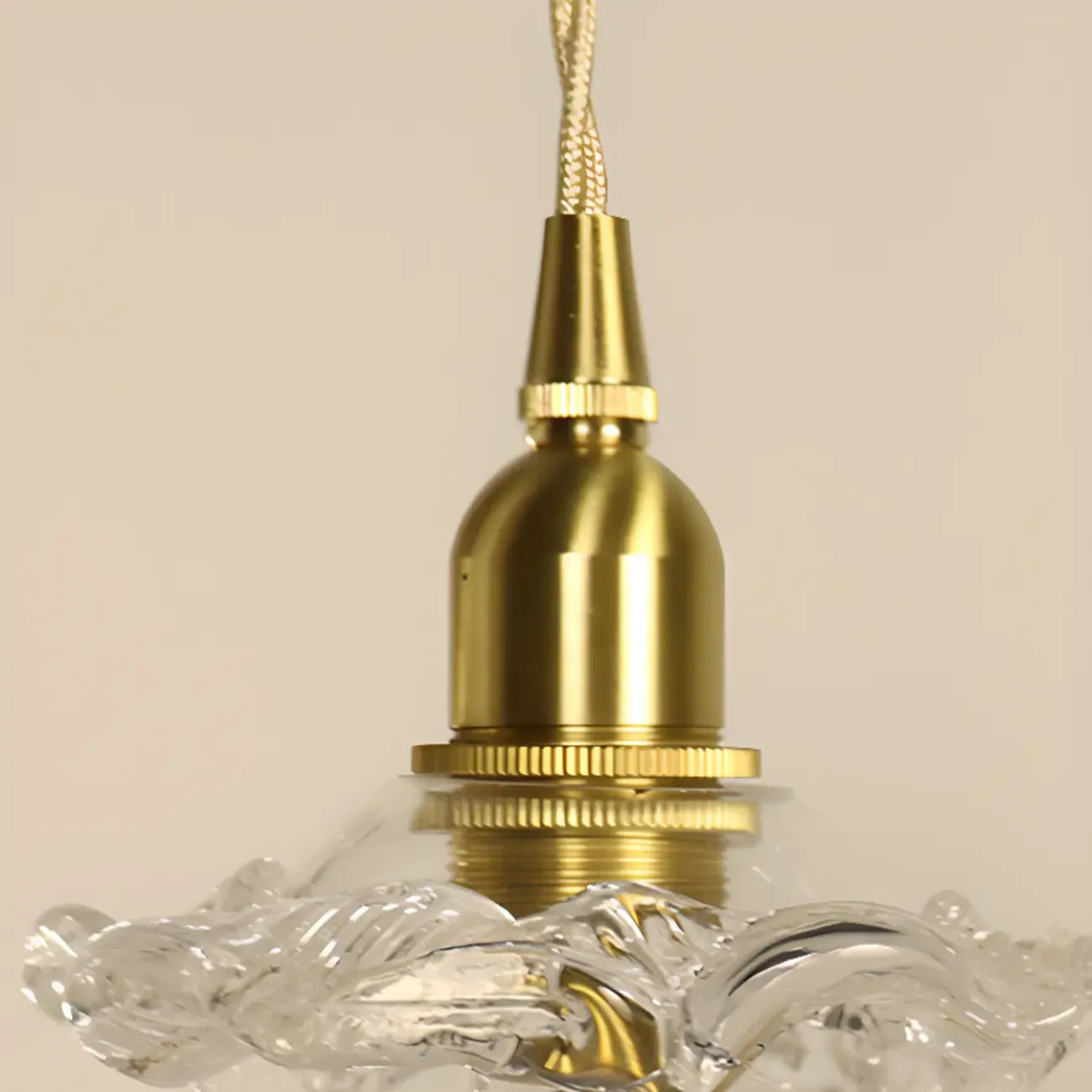 Suspension élégante en verre en forme de fleur pour la cuisine, hauteur réglable.