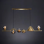 Salle à manger moderne avec suspension LED en laiton et verre pour îlot central