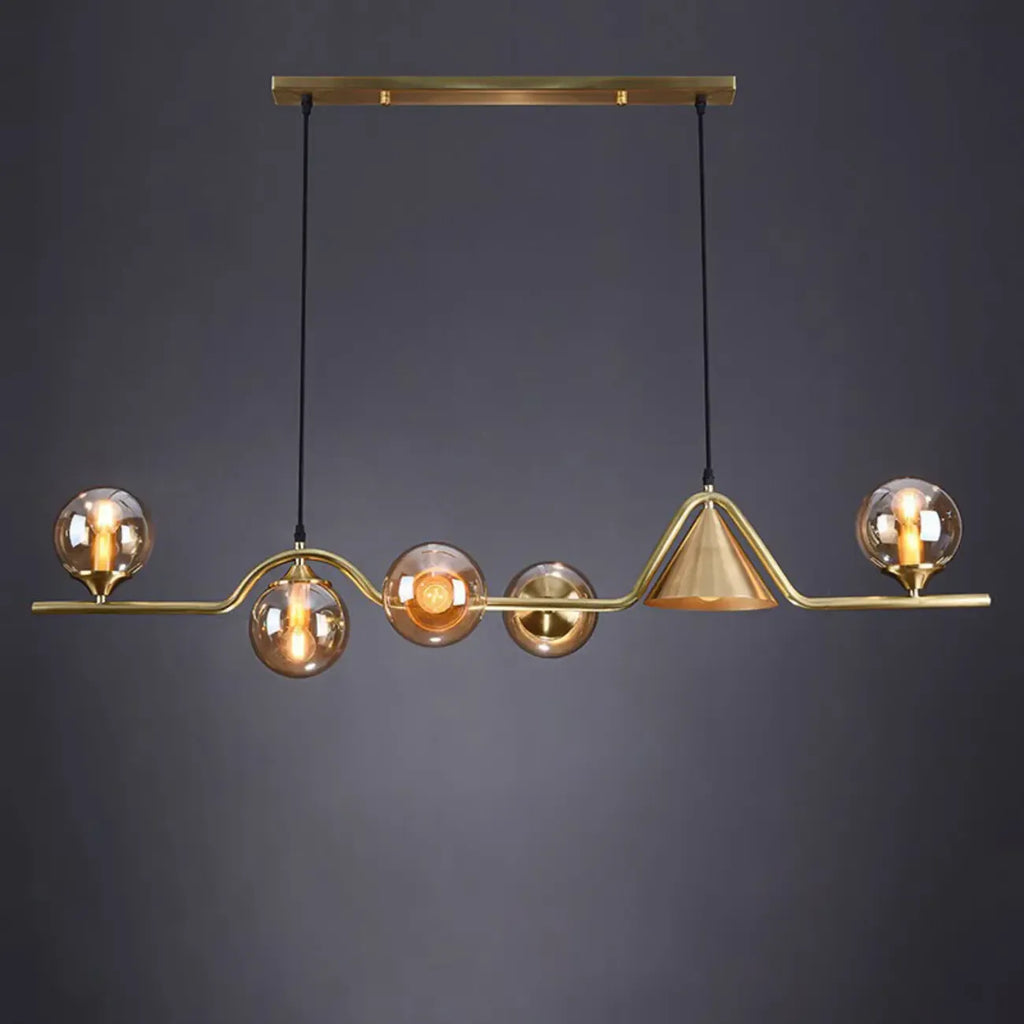 Salle à manger moderne avec suspension LED en laiton et verre pour îlot central