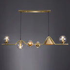 Salle à manger moderne avec suspension LED en laiton et verre pour îlot central
