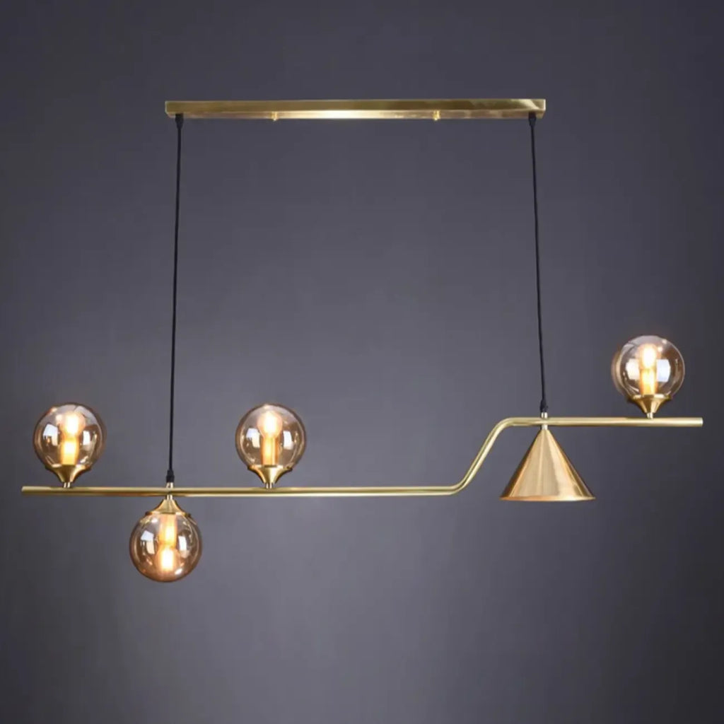 Salle à manger moderne avec suspension LED en laiton et verre pour îlot central