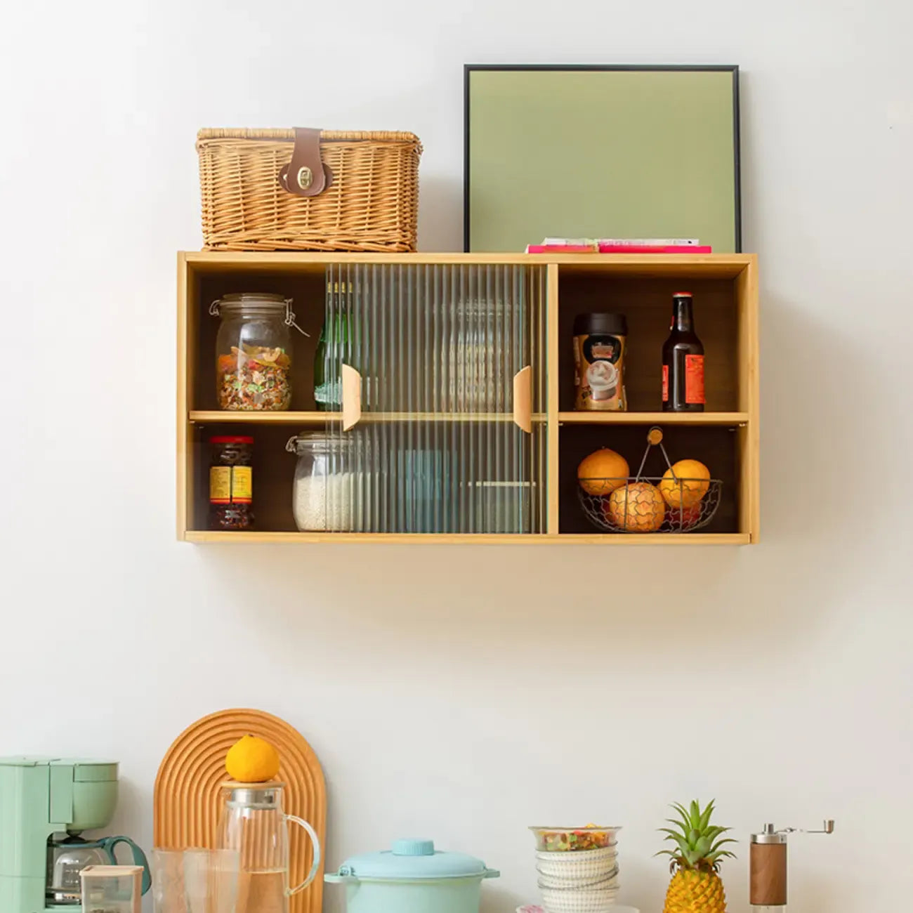 Vitrine murale à portes vitrées pour petite cuisine