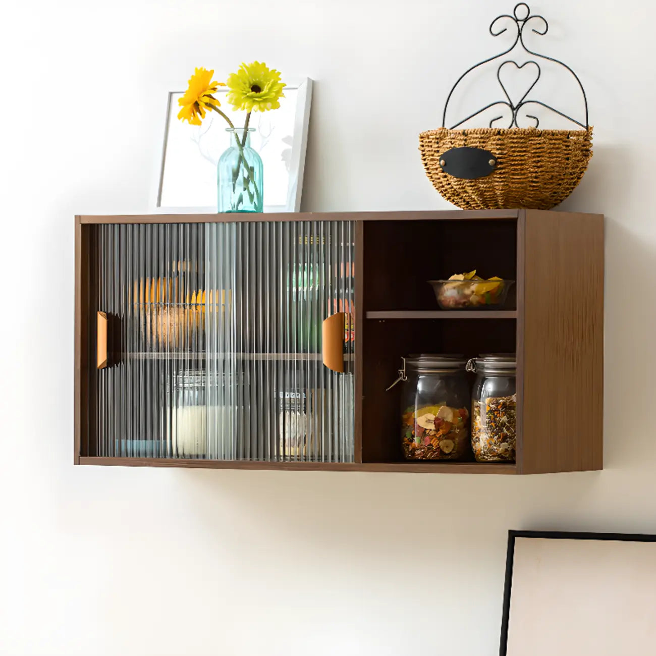 Vitrine murale à portes vitrées pour petite cuisine