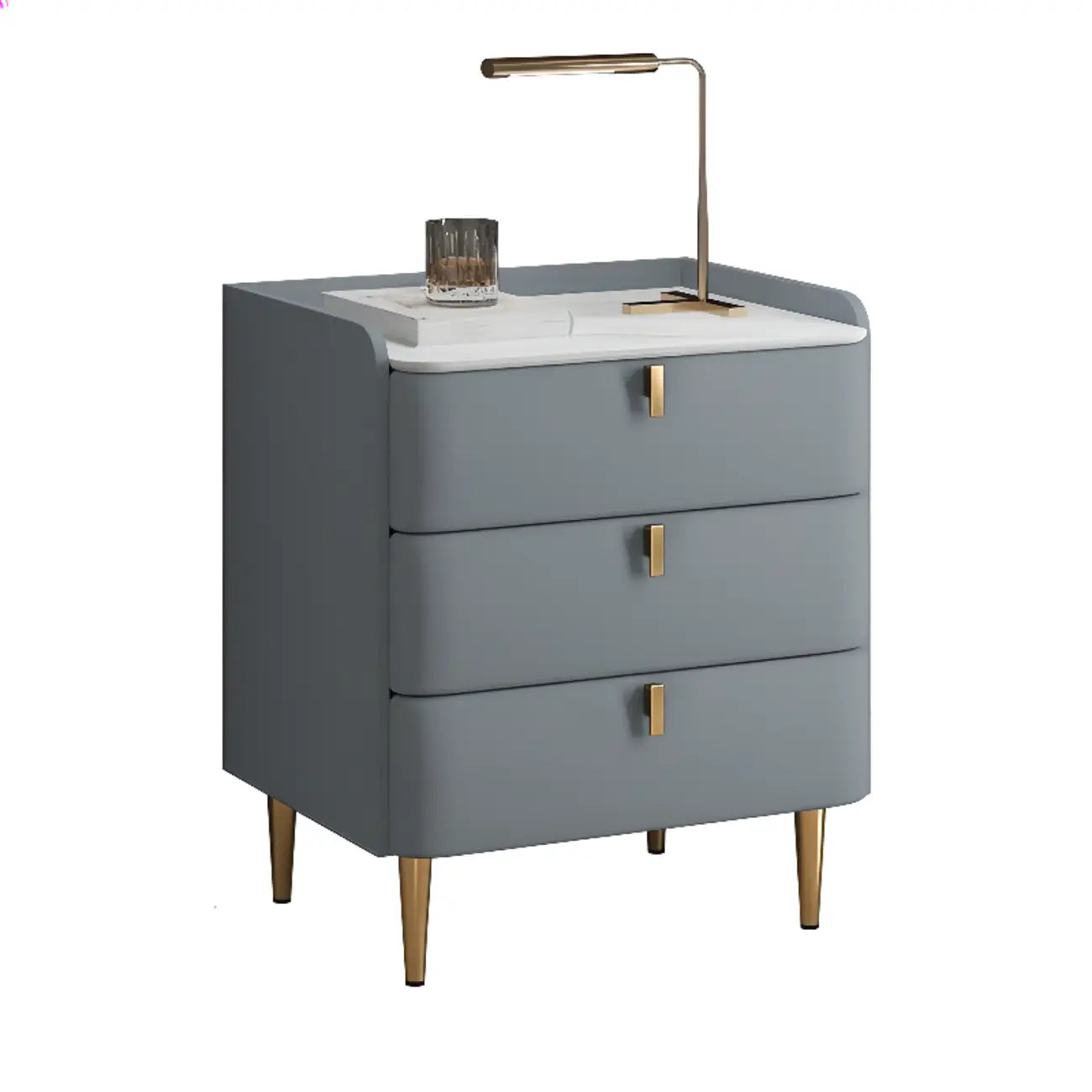 Table de chevet moderne à 3 tiroirs avec plateau en pierre, finitions dorées et revêtement en cuir.