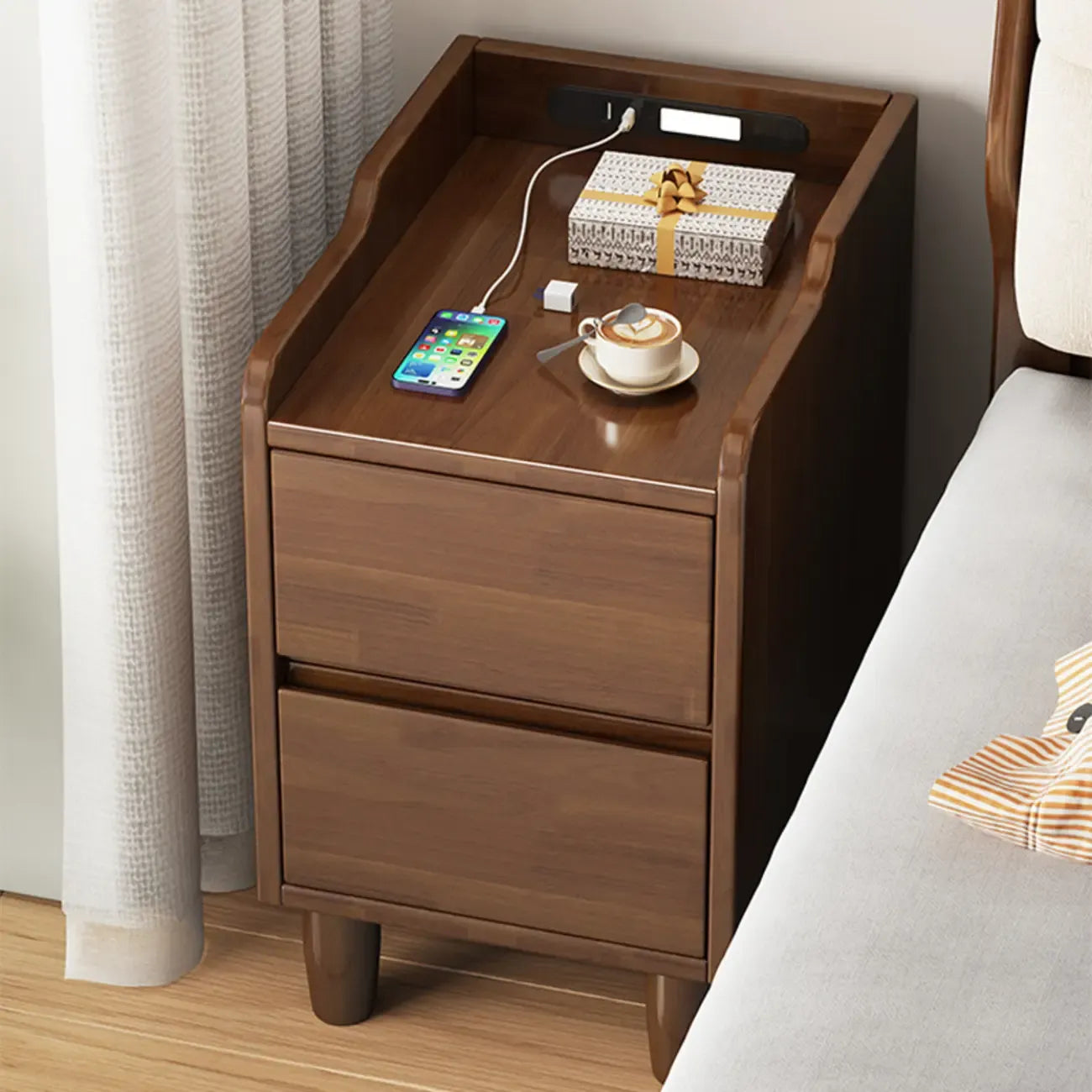 Table de chevet en bois brun avec tiroirs de chargement USB et éclairage