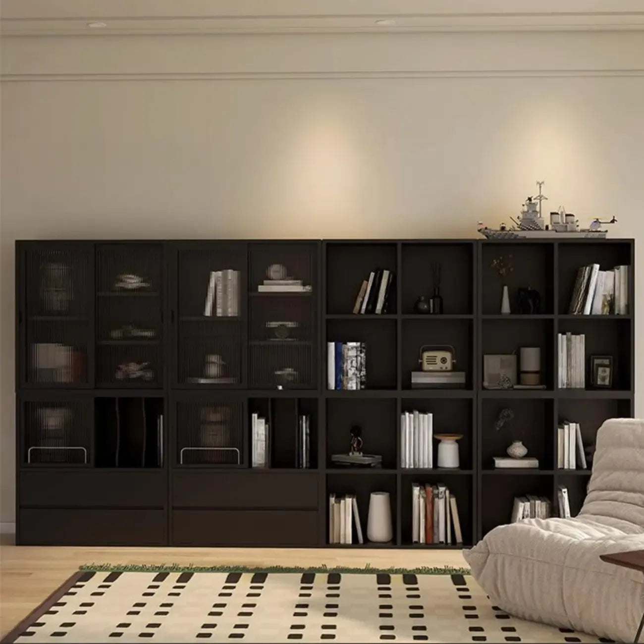 Bibliothèque cubique courte en bois noir avec tiroirs