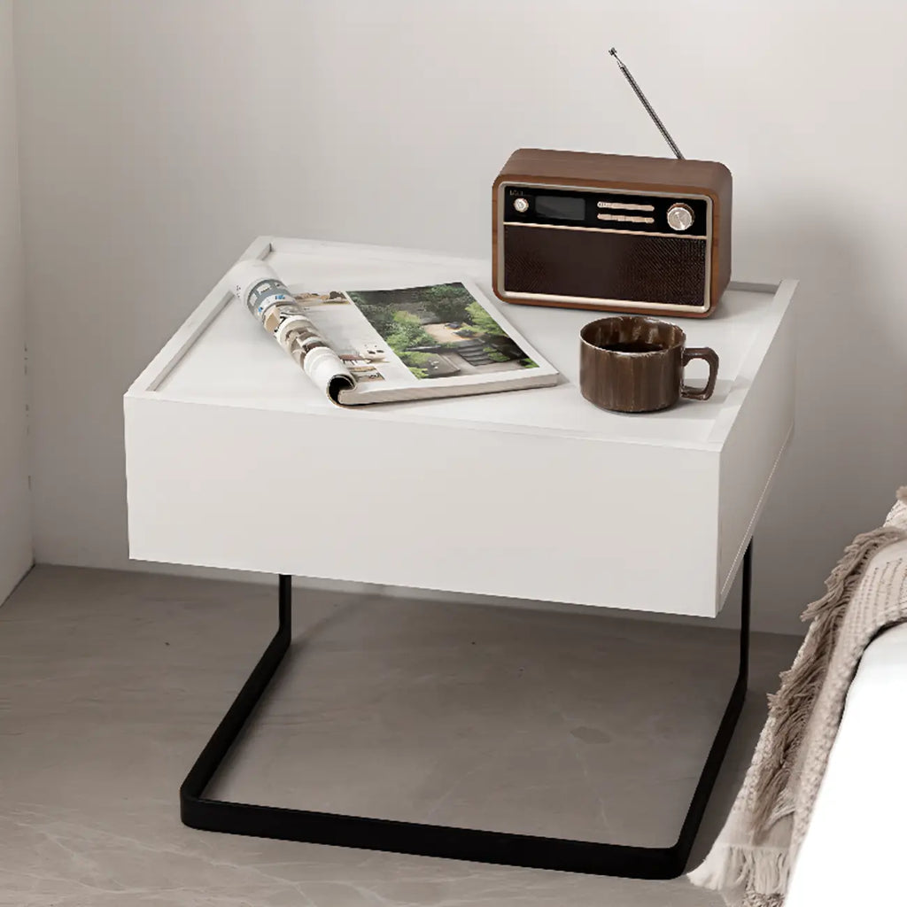 Table de chevet compacte moderne en bois noir avec tiroir