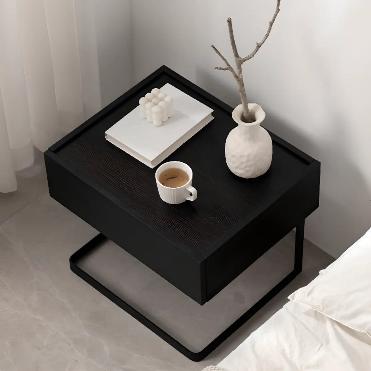 Table de chevet compacte moderne en bois noir avec tiroir