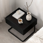 Table de chevet compacte moderne en bois noir avec tiroir