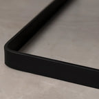 Table de chevet compacte moderne en bois noir avec tiroir