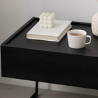 Table de chevet compacte moderne en bois noir avec tiroir