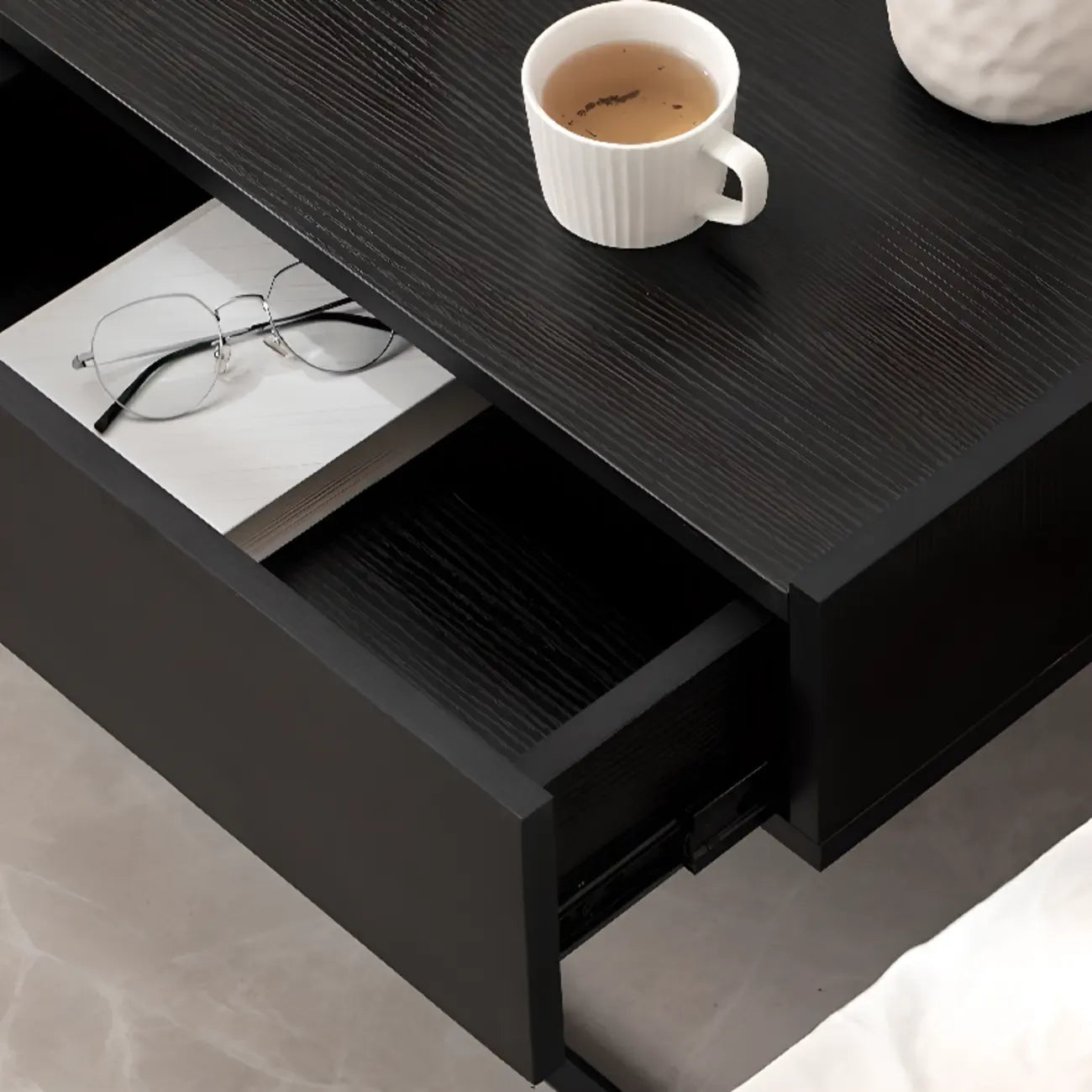 Table de chevet compacte moderne en bois noir avec tiroir