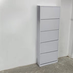 Armoire à chaussures haute en bois blanc avec façade rabattable pour couloir