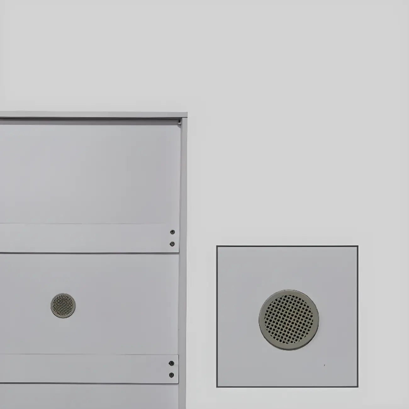 Armoire à chaussures haute en bois blanc avec façade rabattable pour couloir