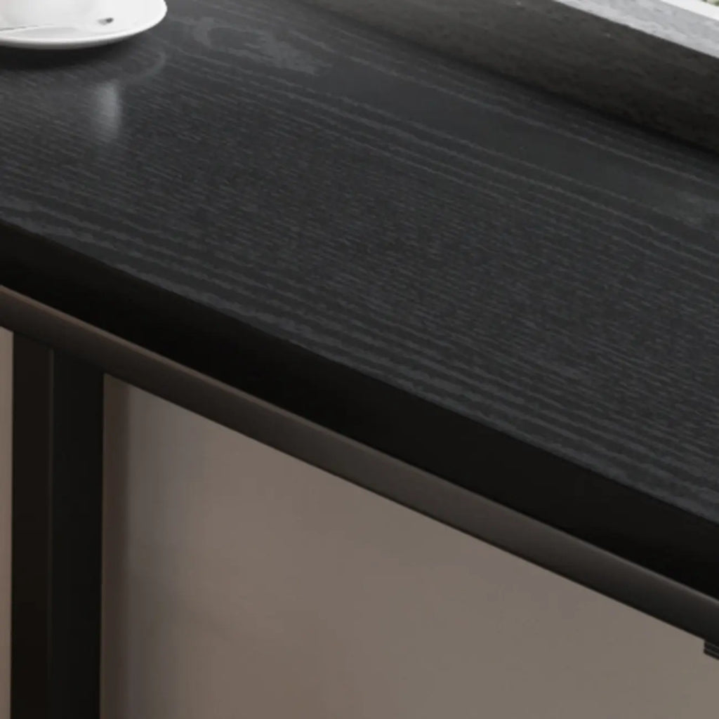 Tables de bar modernes en pin noir et métal avec repose-pieds