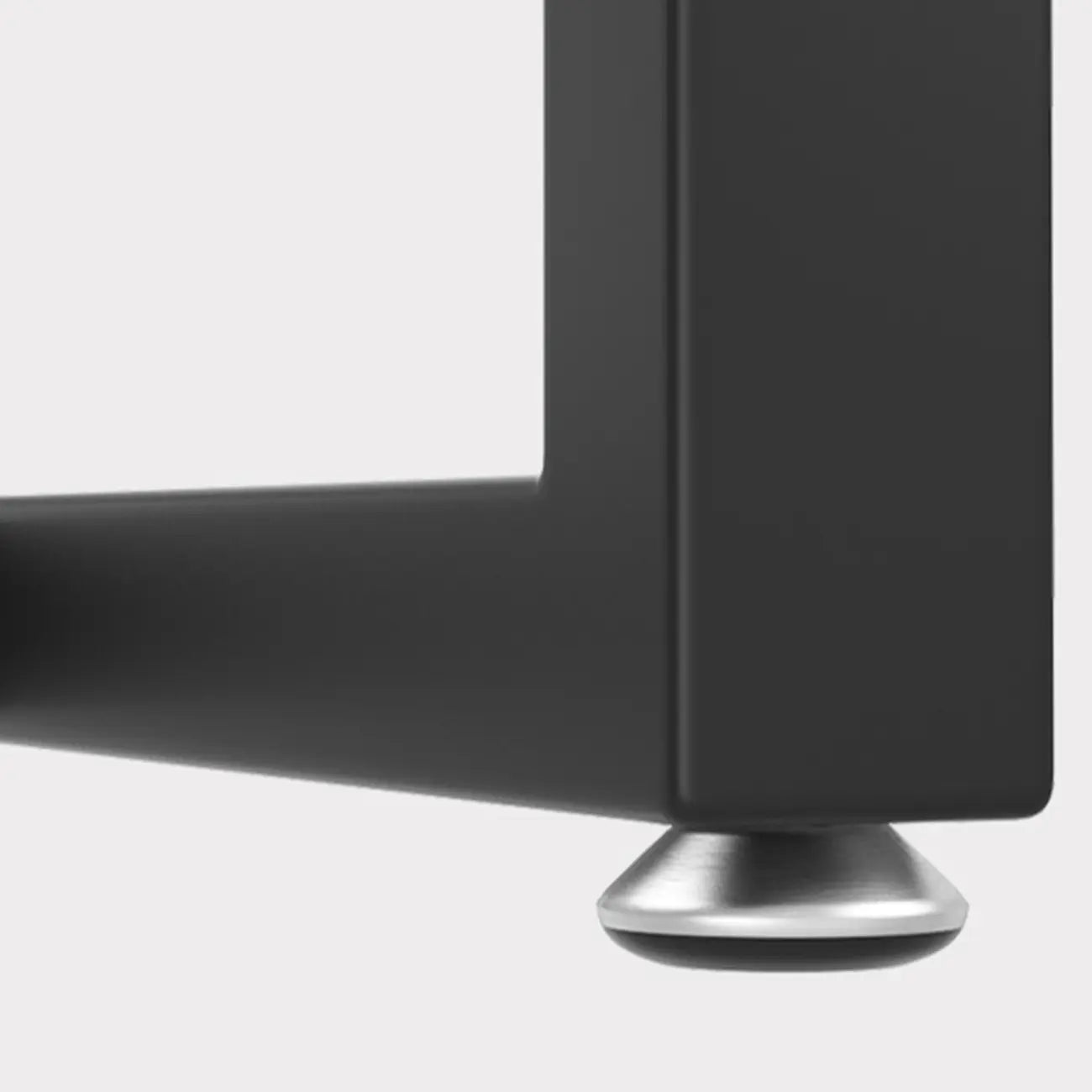 Tables de bar modernes en pin noir et métal avec repose-pieds