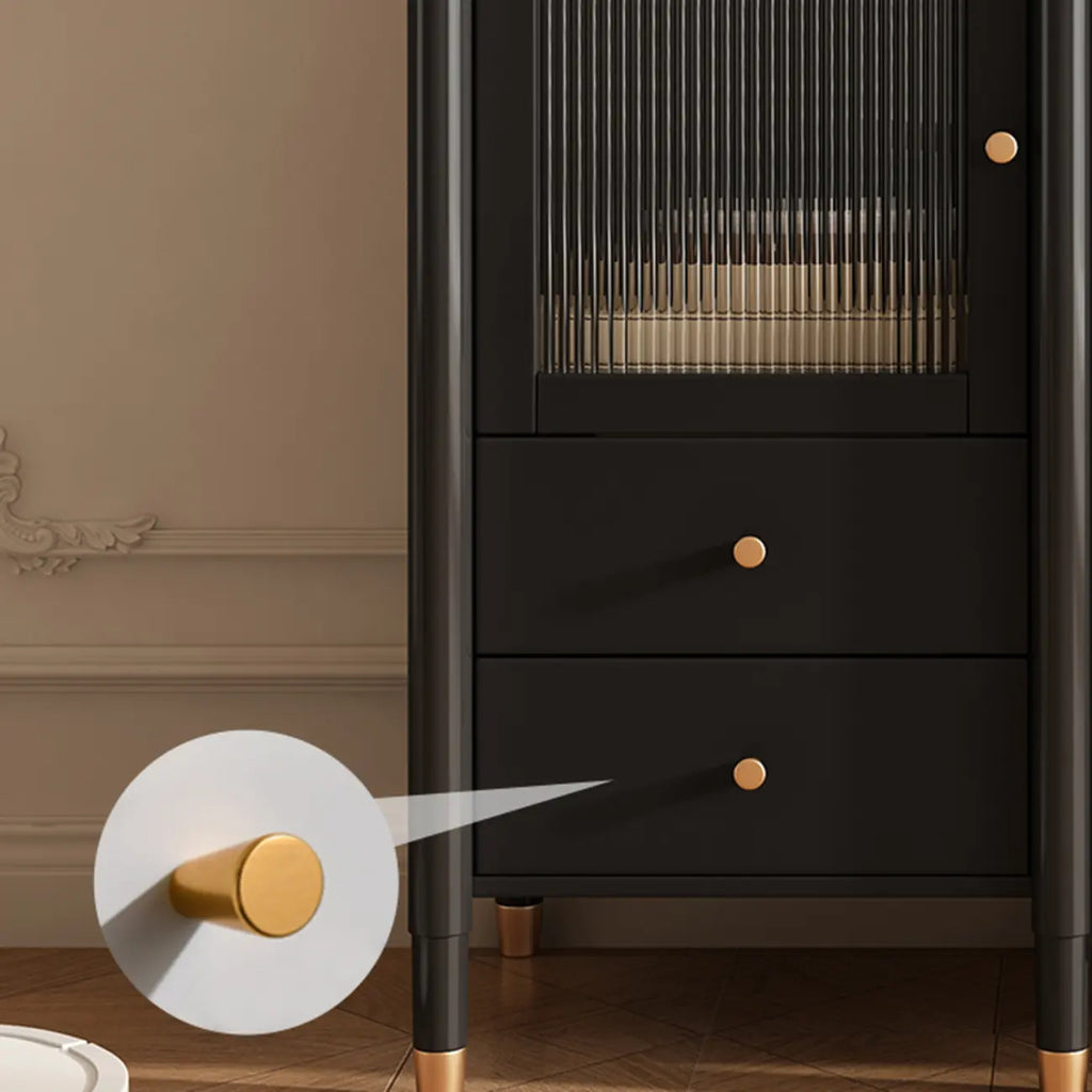 Armoire moderne en bois noir et or avec étagères réglables et porte vitrée