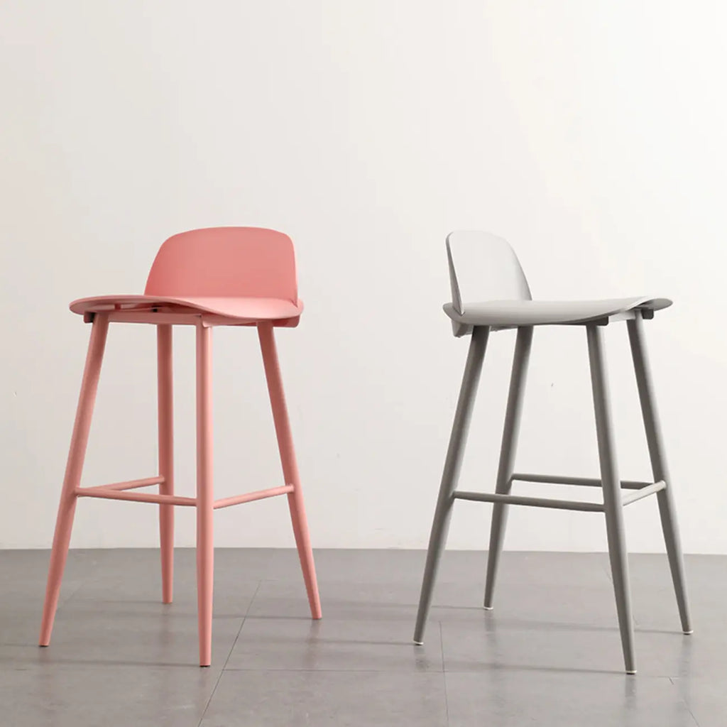 Tabourets de bar contemporains en plastique gris clair à dossier bas
