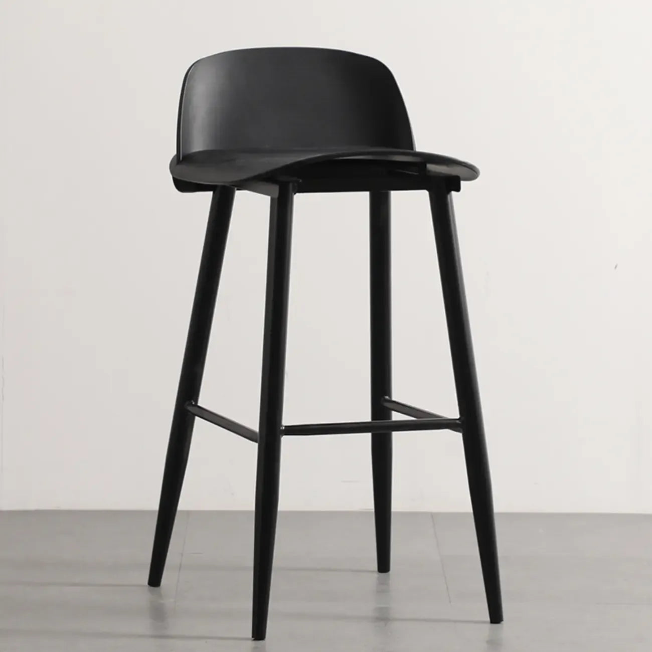 Tabourets de bar contemporains en plastique gris clair à dossier bas