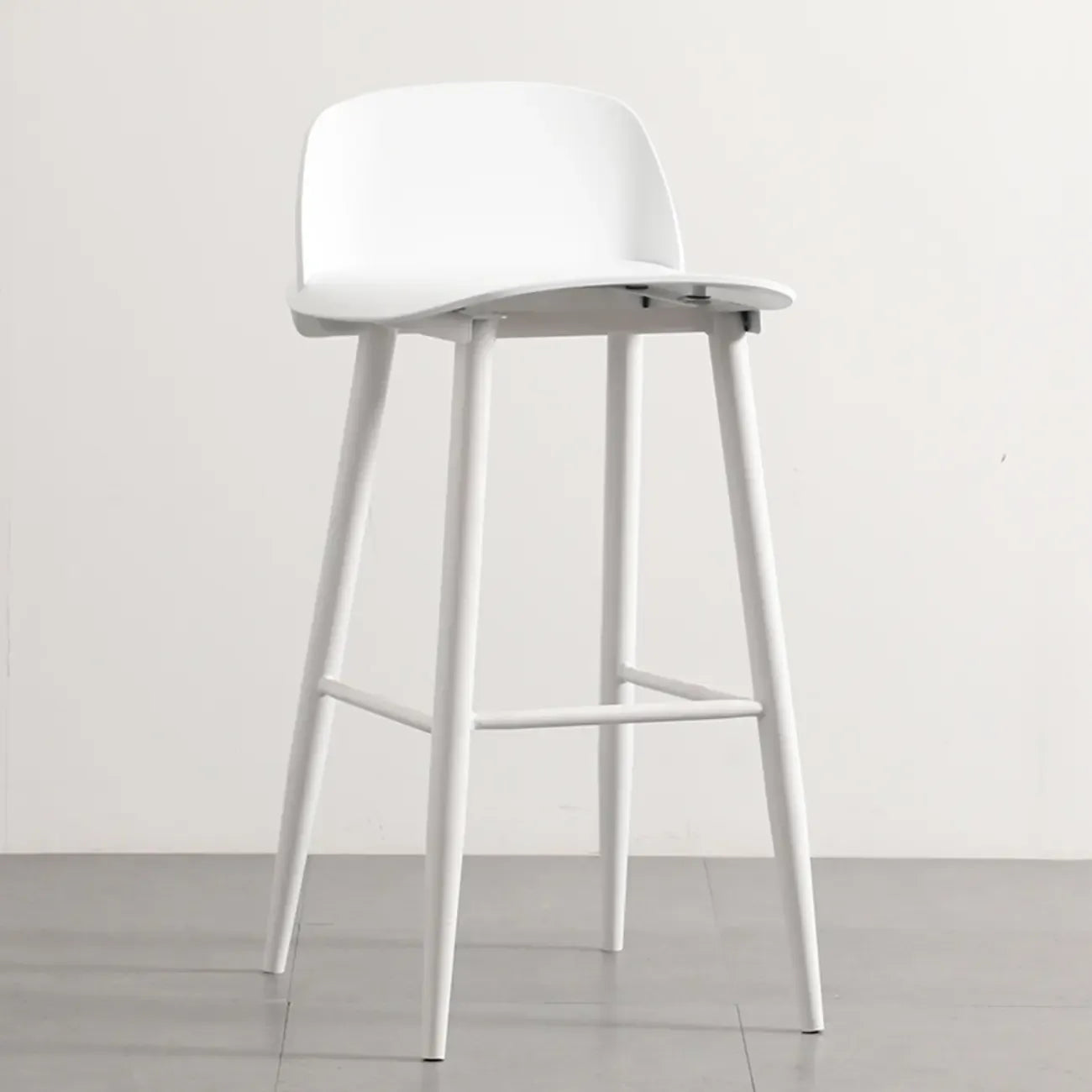 Tabourets de bar contemporains en plastique gris clair à dossier bas