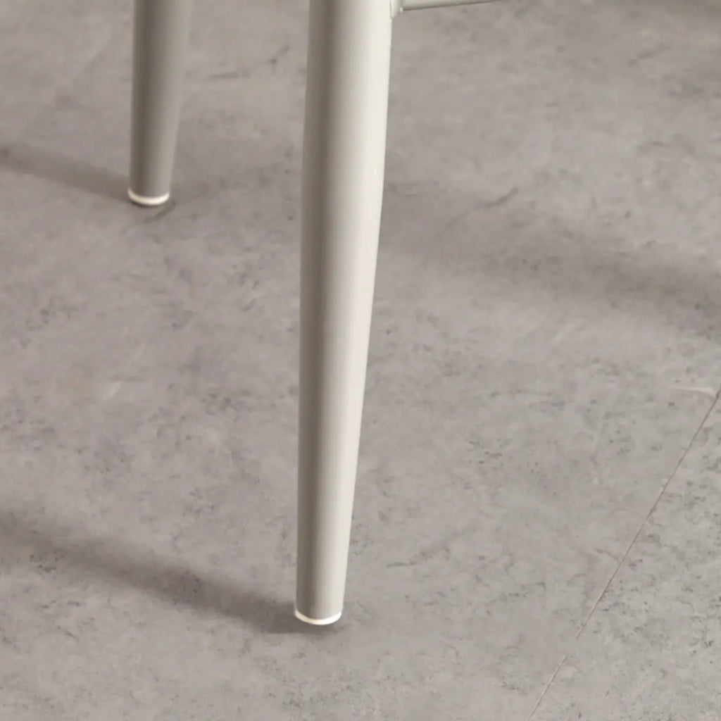 Tabourets de bar contemporains en plastique gris clair à dossier bas