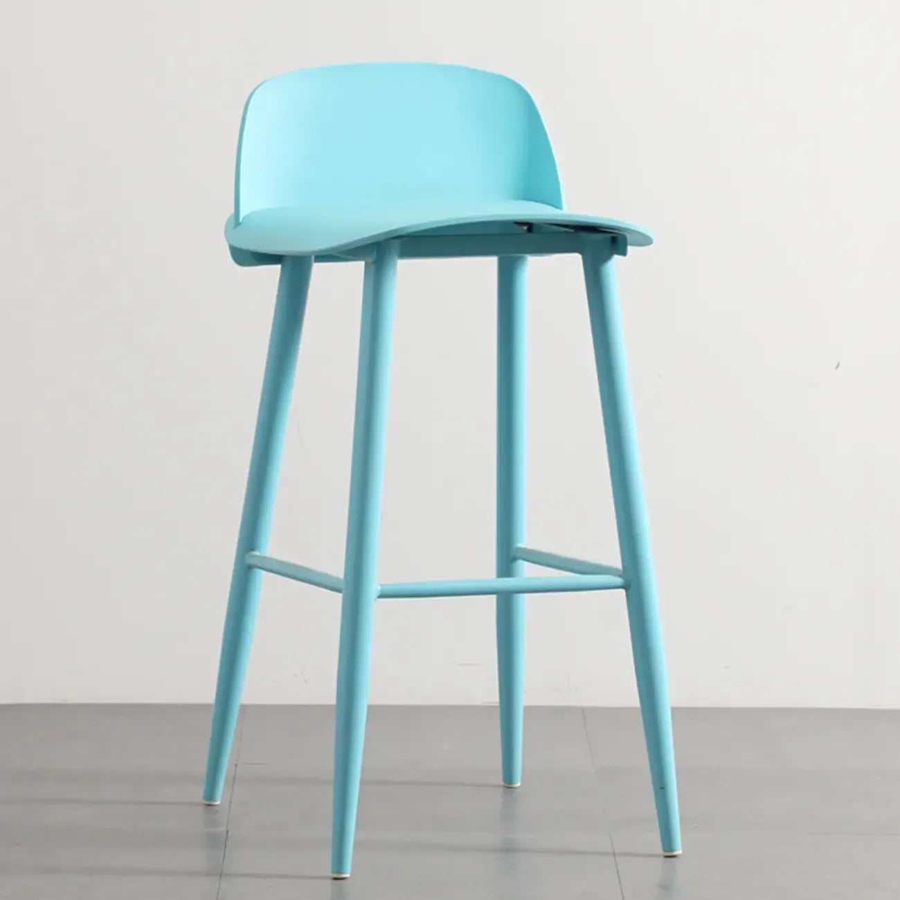 Tabourets de bar contemporains en plastique gris clair à dossier bas