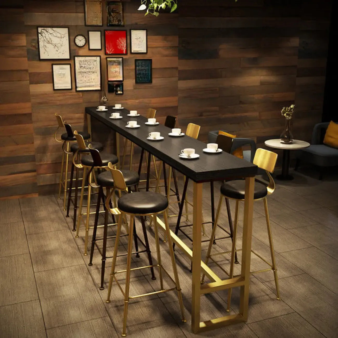 Tables de bar luxueuses en bois noir minuit avec repose-pieds en métal doré