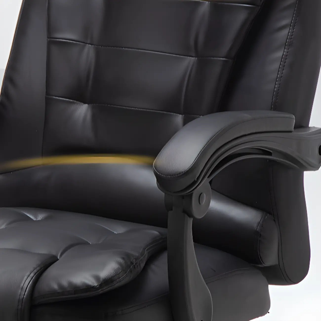 Fauteuil de bureau ergonomique pivotant et inclinable en cuir noir, style exécutif