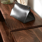 Bibliothèque horizontale courte en bois brun à dos ouvert