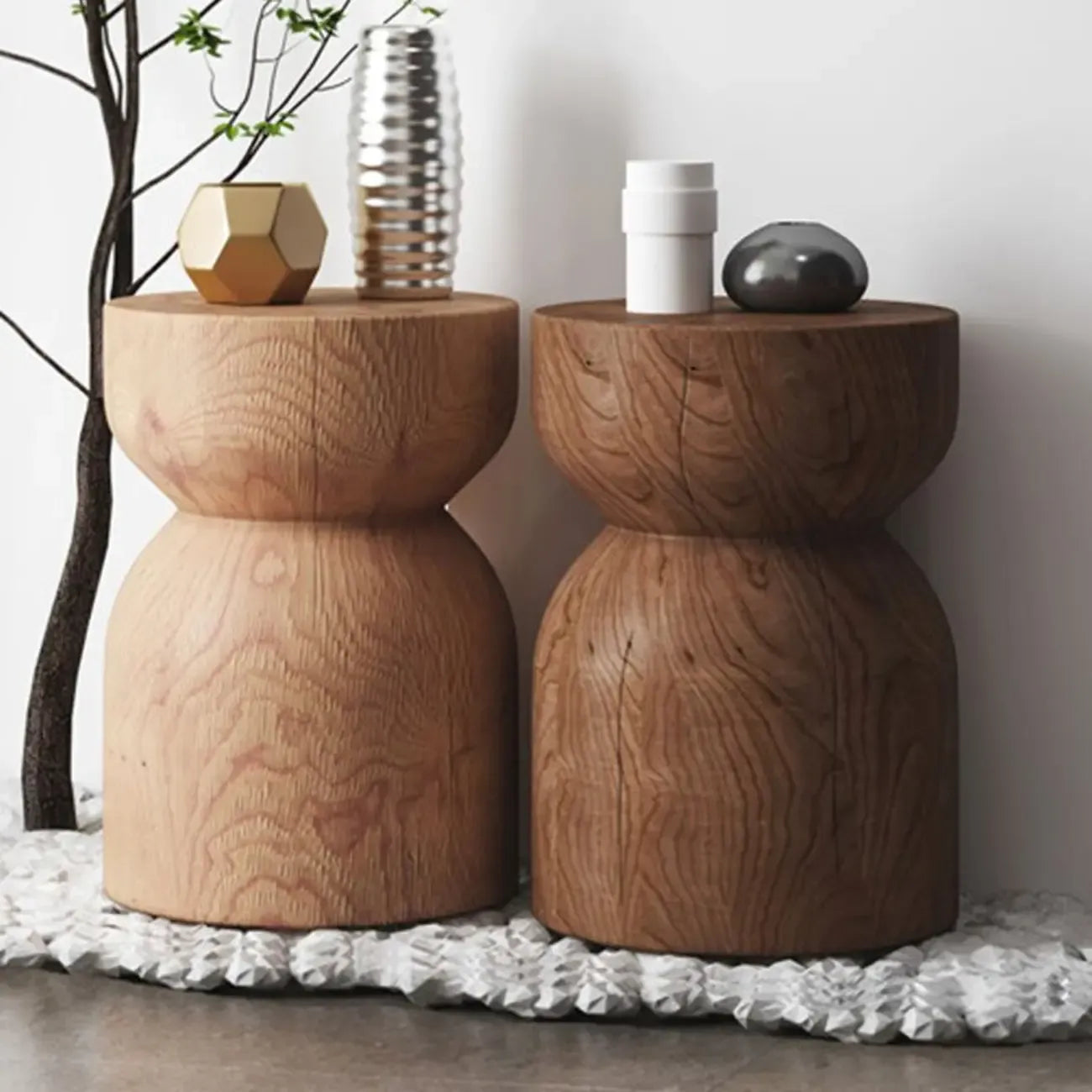 Table d'appoint en bois naturel de forme sablier