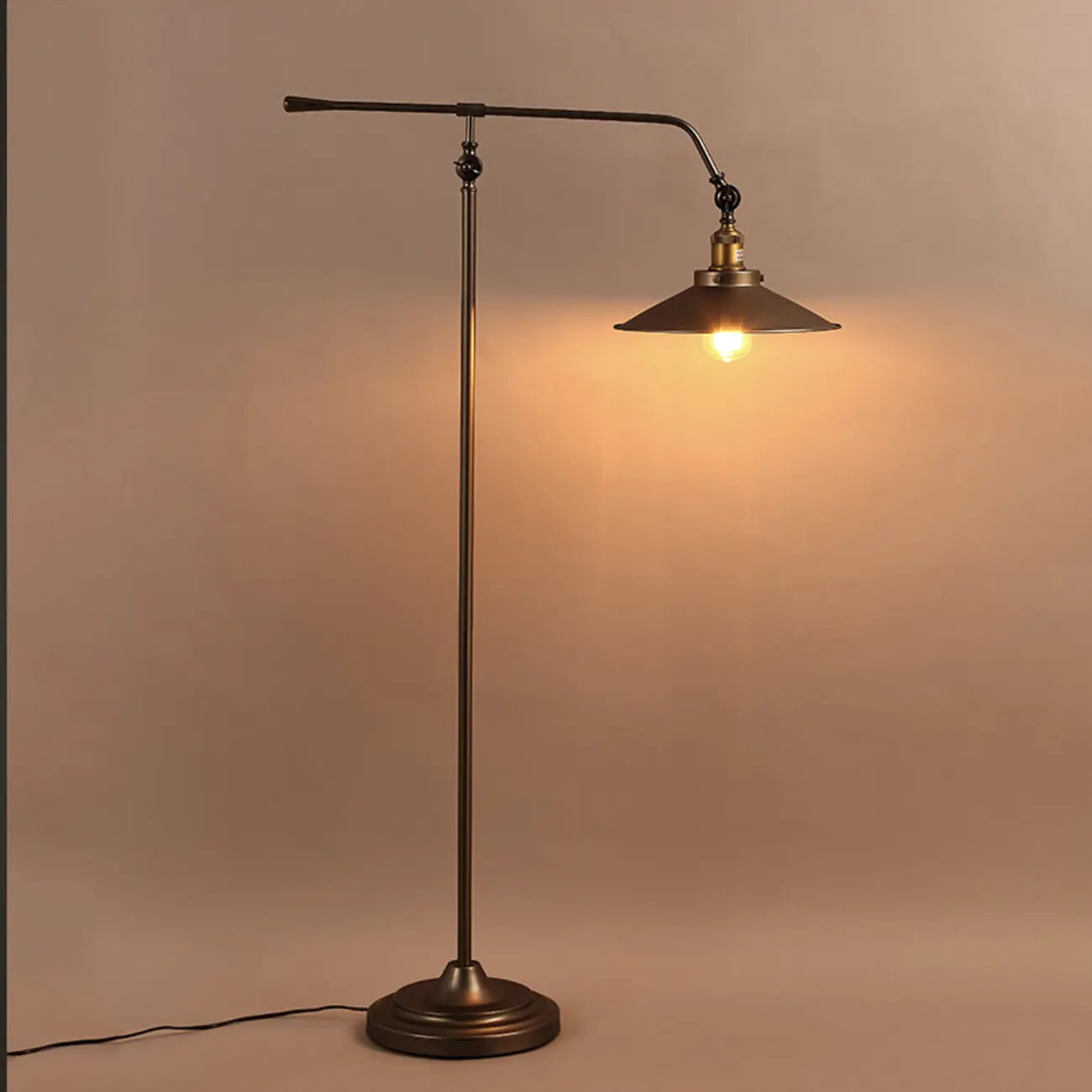 Lampada da terra industriale retrò regolabile in metallo