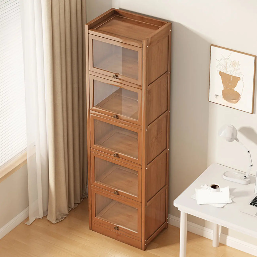 Vitrine moderne en bois brun avec façade en verre transparent