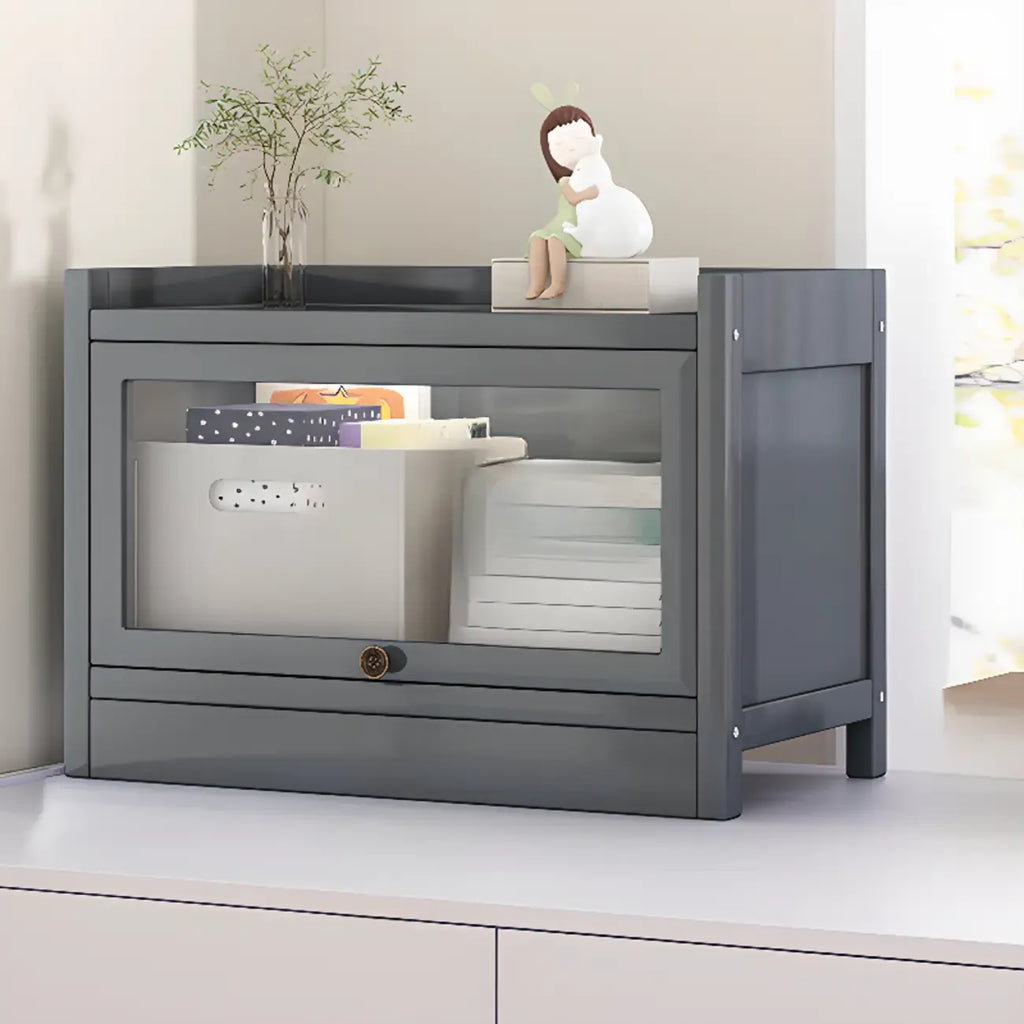 Vitrine moderne en bois brun avec façade en verre transparent