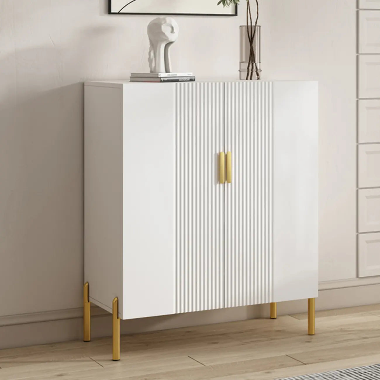 Meuble à chaussures blanc en bois avec pieds dorés pour entrée