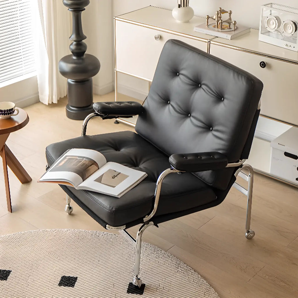 Fauteuil d'appoint en cuir style moderne du milieu du siècle avec roulettes