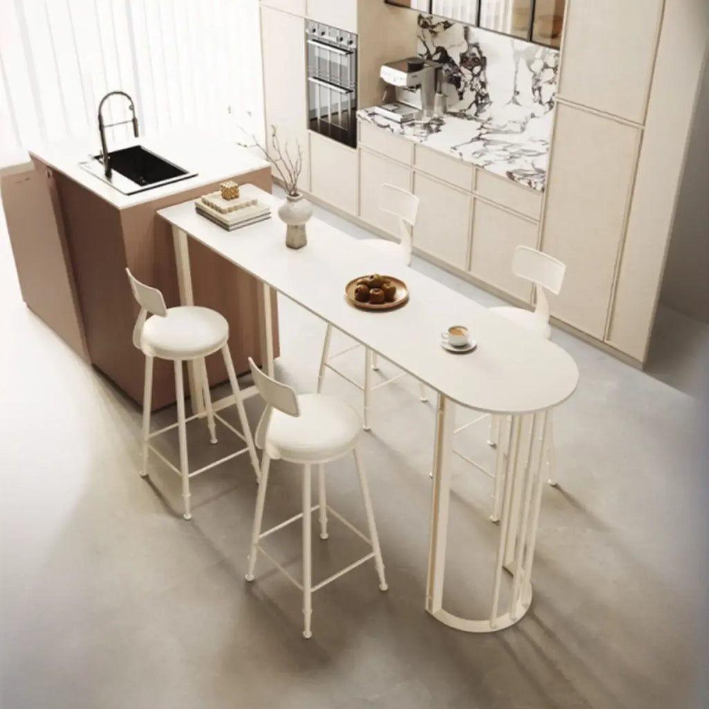 Table de bar blanche en pierre frittée de forme libre