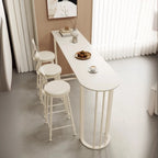 Table de bar blanche en pierre frittée de forme libre